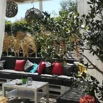 πράσινο και γαλάζιο Ξενοδοχείο με διαμερίσματα 3*