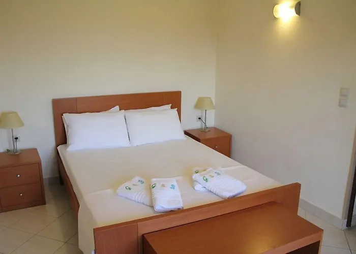 Aparthotel & Blue Marathias (Fokida)