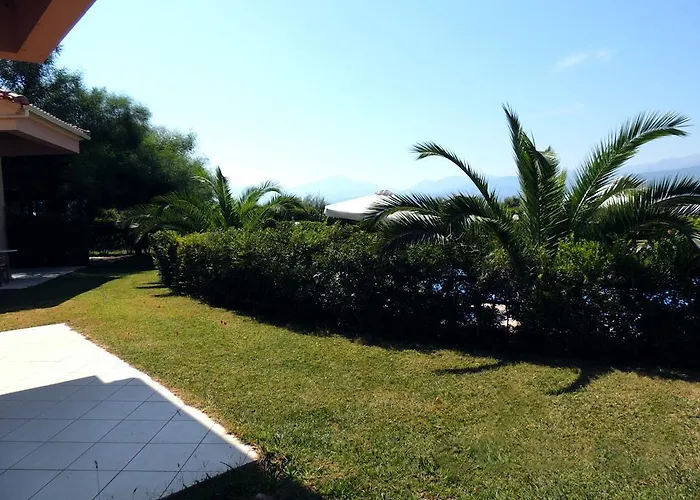 Aparthotel & Blue Marathias (Fokida)